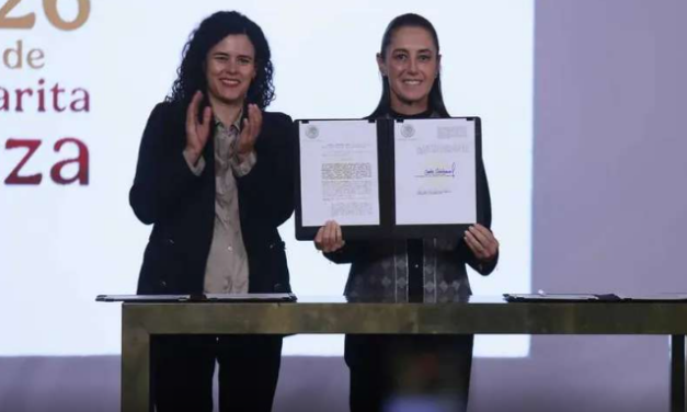 Sheinbaum firma decreto para prohibir doble nacionalidad a la presidencia de México