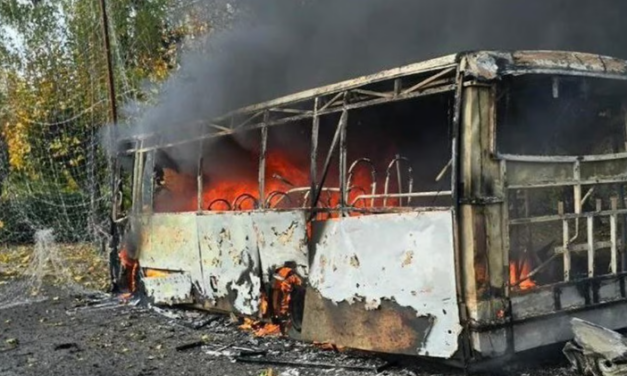 Ataque ruso contra dos autobuses de pasajeros deja 30 muertos y 18 heridos en Ucrania