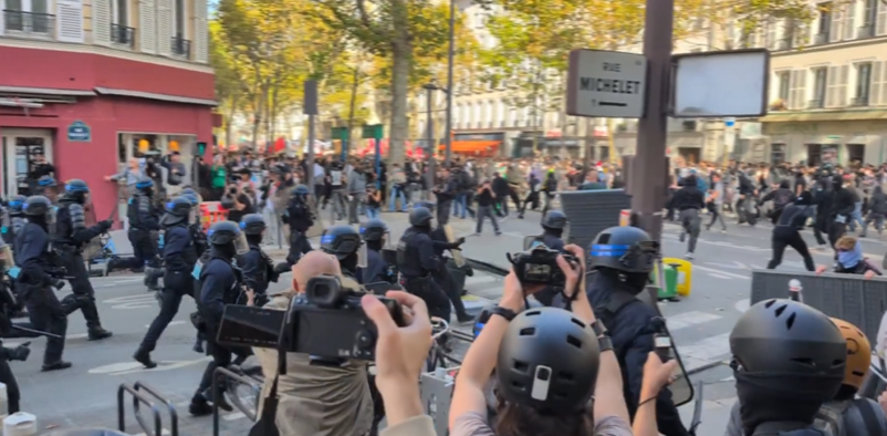 Manifestantes se enfrentan a la policía en Argentina