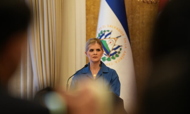 Laura Fernández busca replicar políticas de seguridad de El Salvador tras visitar el CECOT