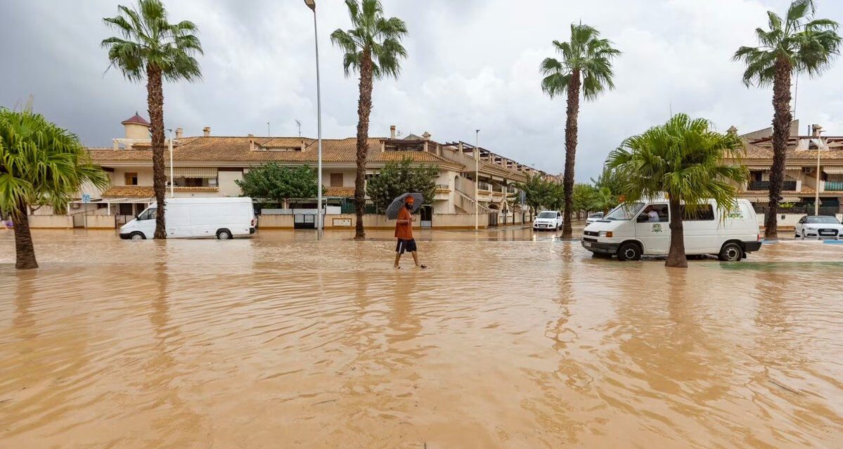 España en aviso rojo por peligro extraordinario debido a las intensas lluvias y tormentas