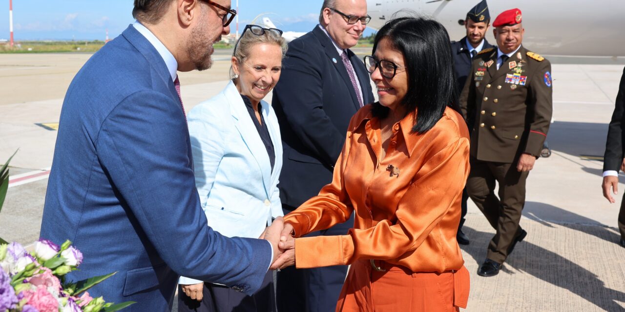 Delcy Rodríguez llegó a Roma para participar en el foro mundial de la alimentación de la FAO