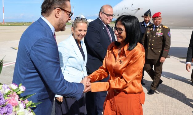 Delcy Rodríguez llegó a Roma para participar en el foro mundial de la alimentación de la FAO