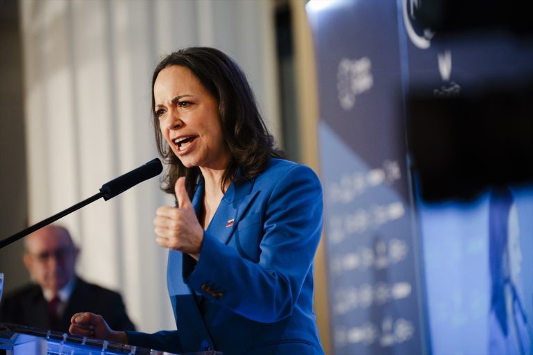 María Corina Machado propone celebrar elecciones presidenciales en julio de 2027