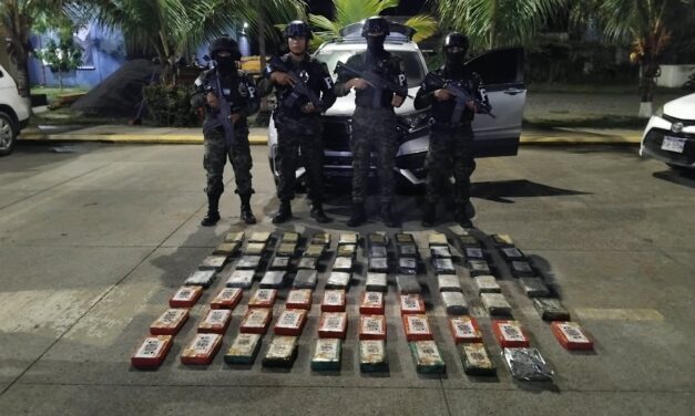 Localizan camioneta con varios kilos de droga en Islas de la Bahía, Honduras