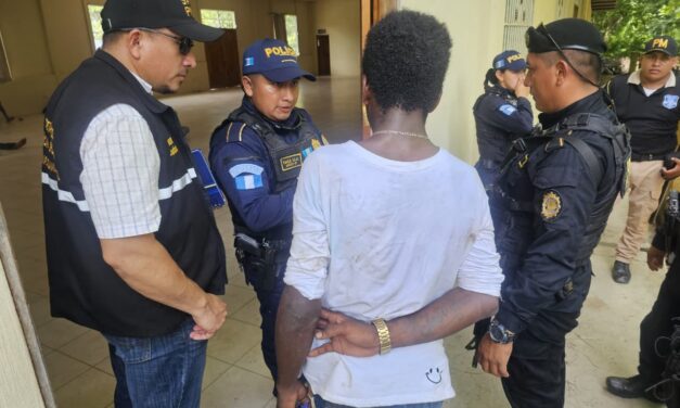 Policía de Guatemala localiza y expulsa a 21 hondureños en situación migratoria irregular