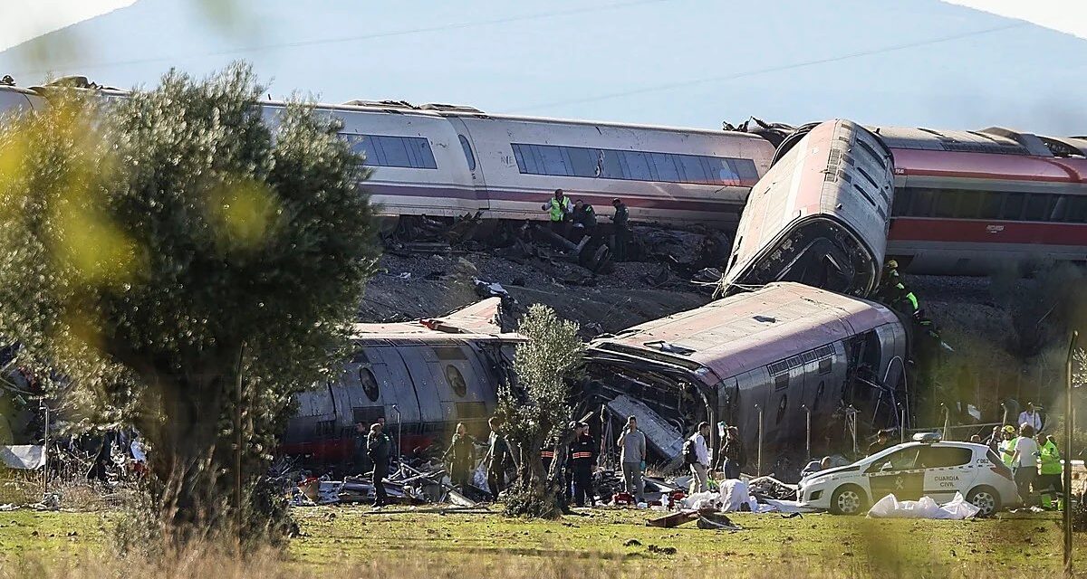 Al menos 60 muertos tras choque de trenes de alta velocidad en España
