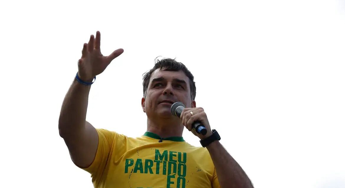 Policía brasileña afirma que no tiene “registro” de la salida de Flávio Bolsonaro”