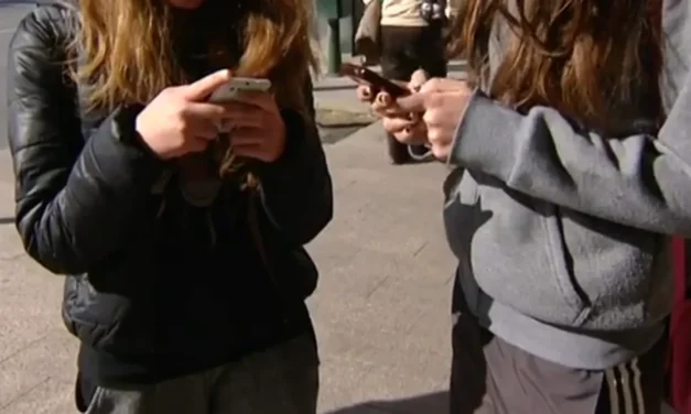 Grecia prohíbe por ley el acceso a las redes sociales a los menores de 15 años