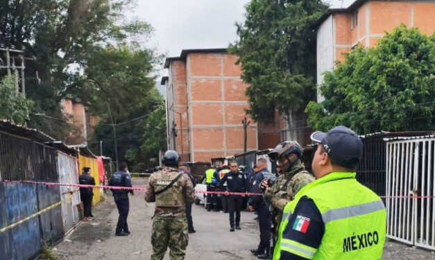 Abandonan automóvil con dos hombres muertos en Ecatepec, México