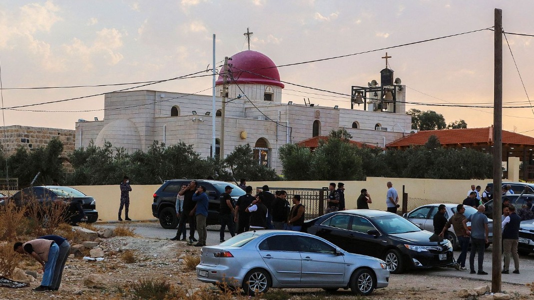 Siete muertes y 10 heridos tras tiroteo en una iglesia de Jordania