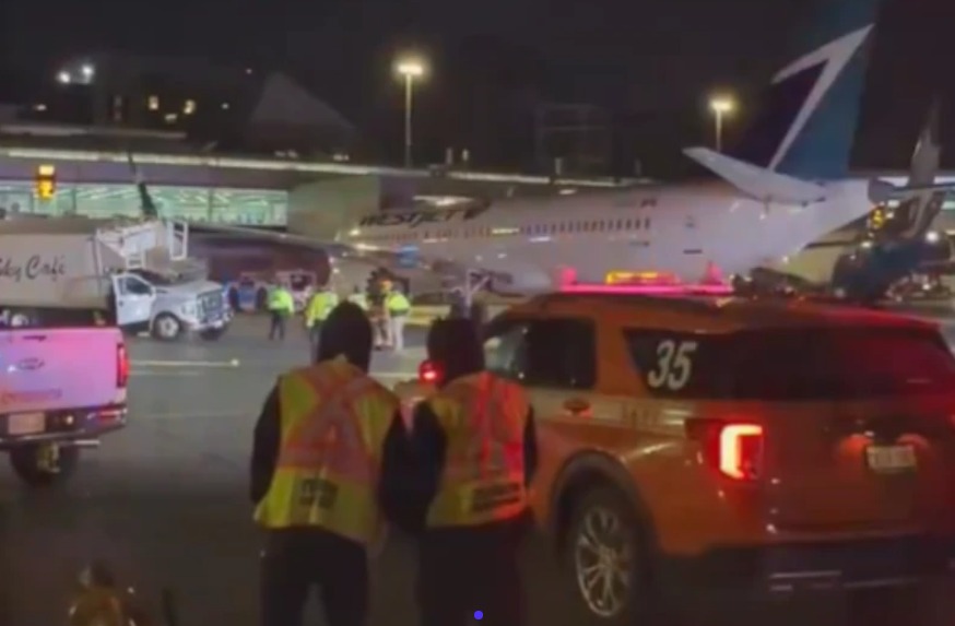 Avión choco con un camión mientras se dirigía a una puerta de embarque en el aeropuerto de Canadá