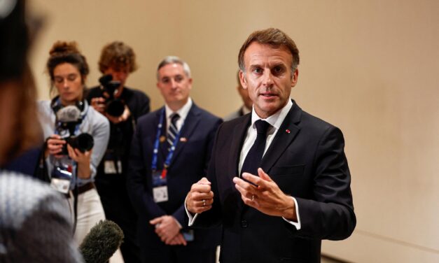 Macron acusa Trump de manipular las revueltas francesas