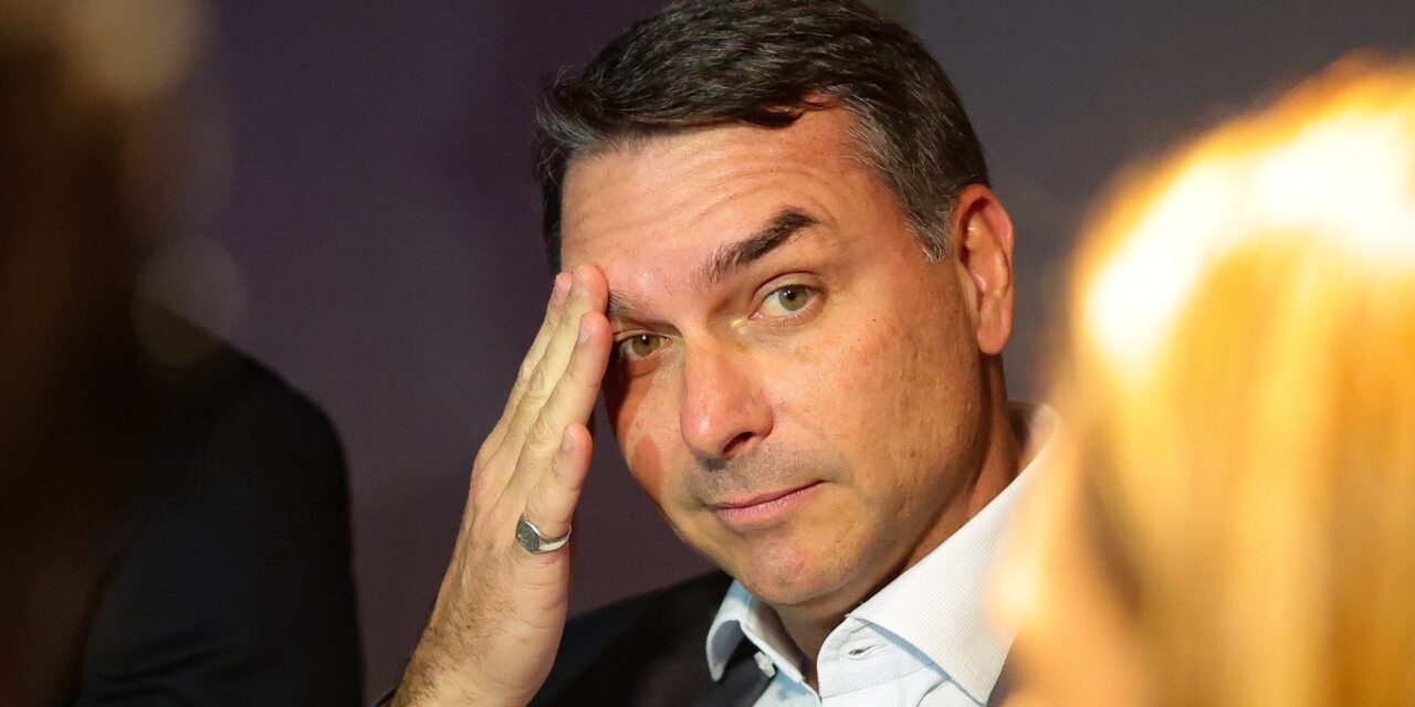 Le retiran el pasaporte a Flavio Bolsonaro tras perder en las presidenciales contra Lula